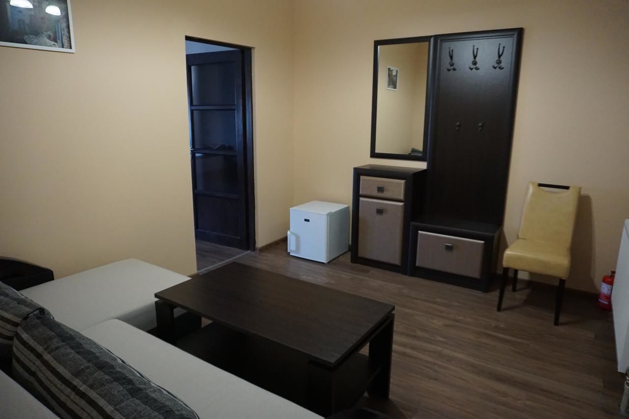 Отель Hotel Central Park Velyikyy Bychkiv