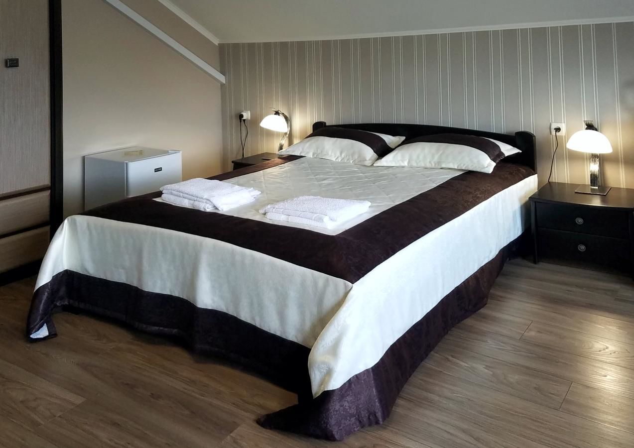 Отель Hotel Central Park Velyikyy Bychkiv