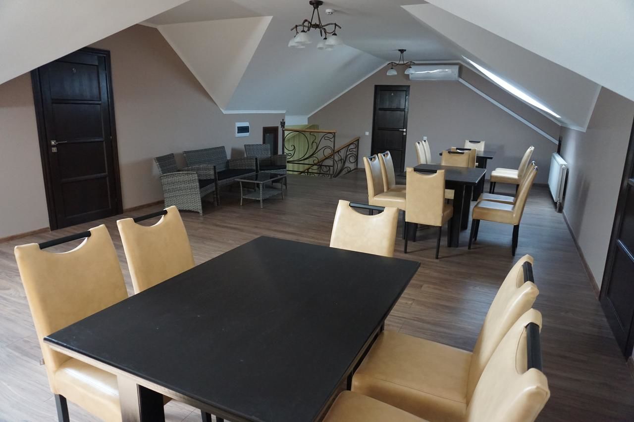 Отель Hotel Central Park Velyikyy Bychkiv-7